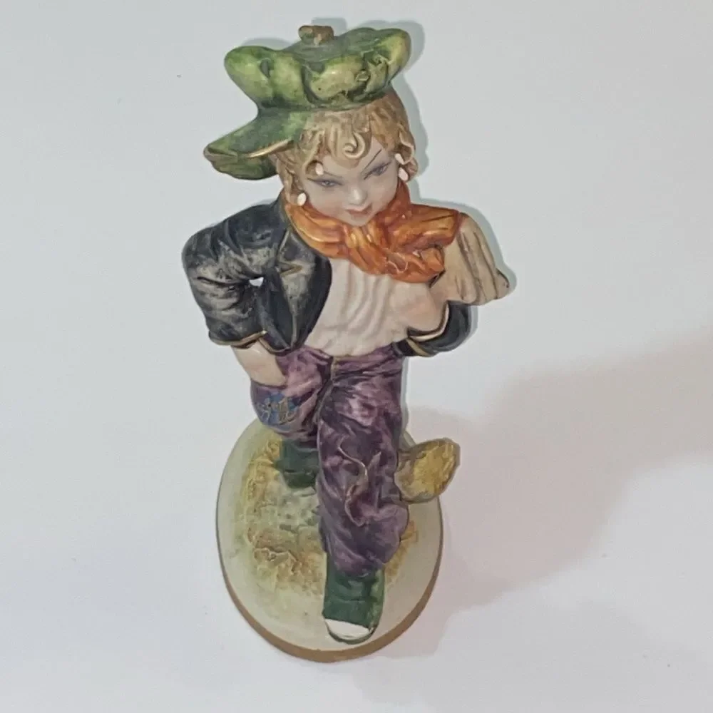 Capodimonte charming porcelain